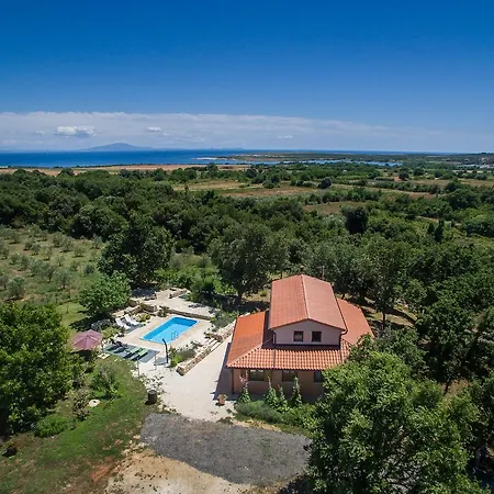 Beautiful Palera With Private Pool Near Pula Ližnjan
