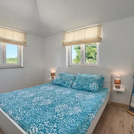 Beautiful Palera With Private Pool Near Pula